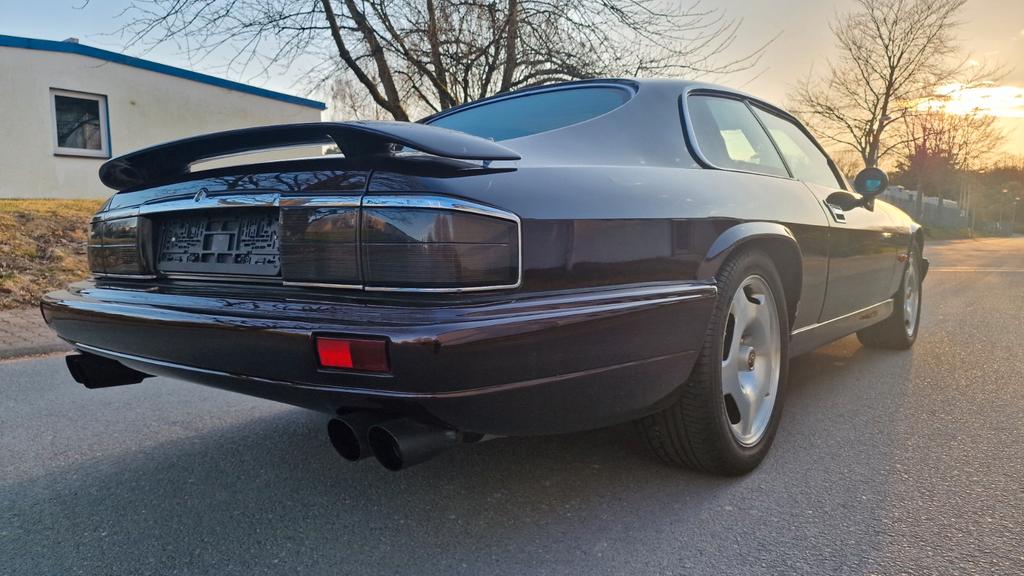 Jaguar XJR