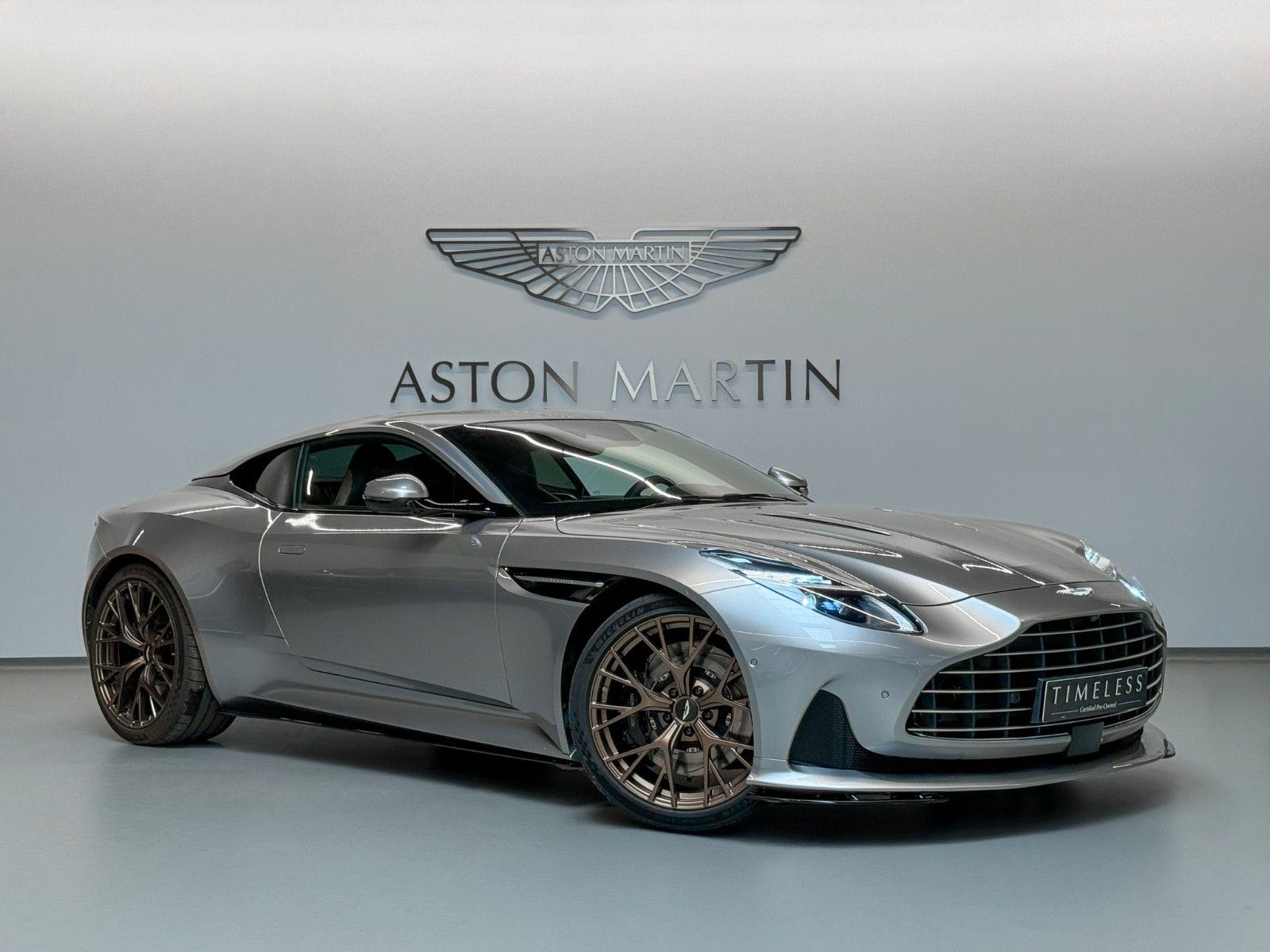 Aston Martin DB12 4.0 V8