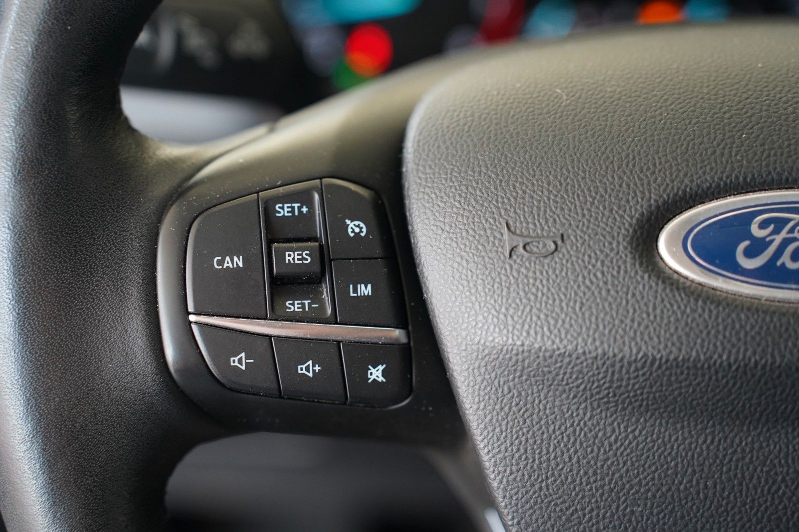 Fahrzeugabbildung Ford Focus Active*Winter P.*AHK schwenkb.*KEYFREE*NAV