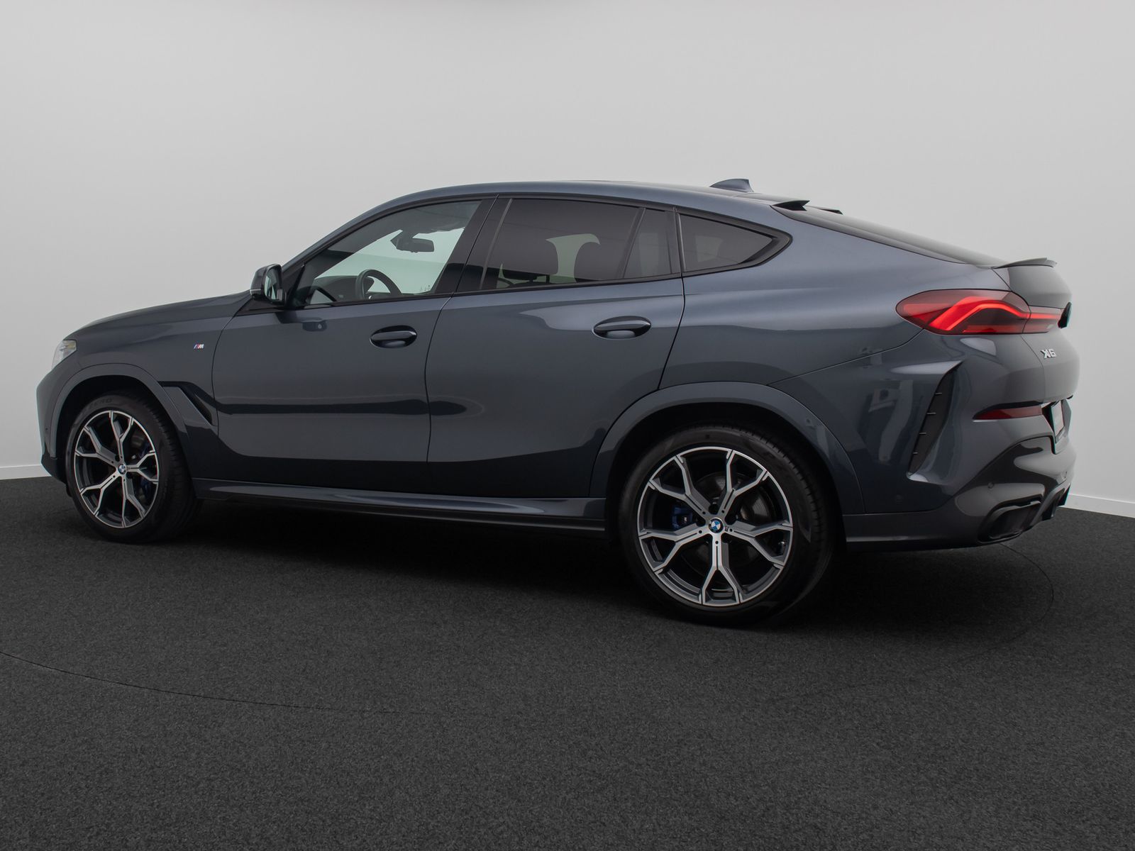 Fahrzeugabbildung BMW X6 xD30d M Sport 360&deg; HUD DAB SkyLounge H/K 21"