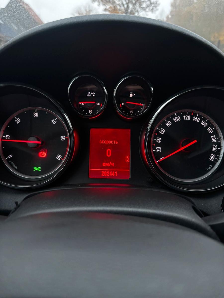 Opel Astra 2011 — photo 6
