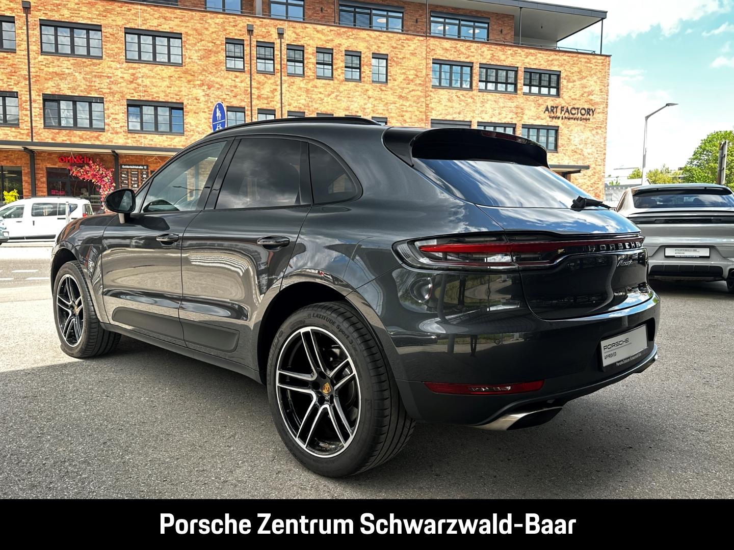 Porsche Macan Panoramadach Rückfahrkamera PASM 33.100 km