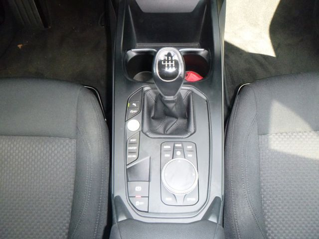 Fahrzeugabbildung BMW 218d Gran Coupé >NAV/AHK/LED/18Zoll Alu<