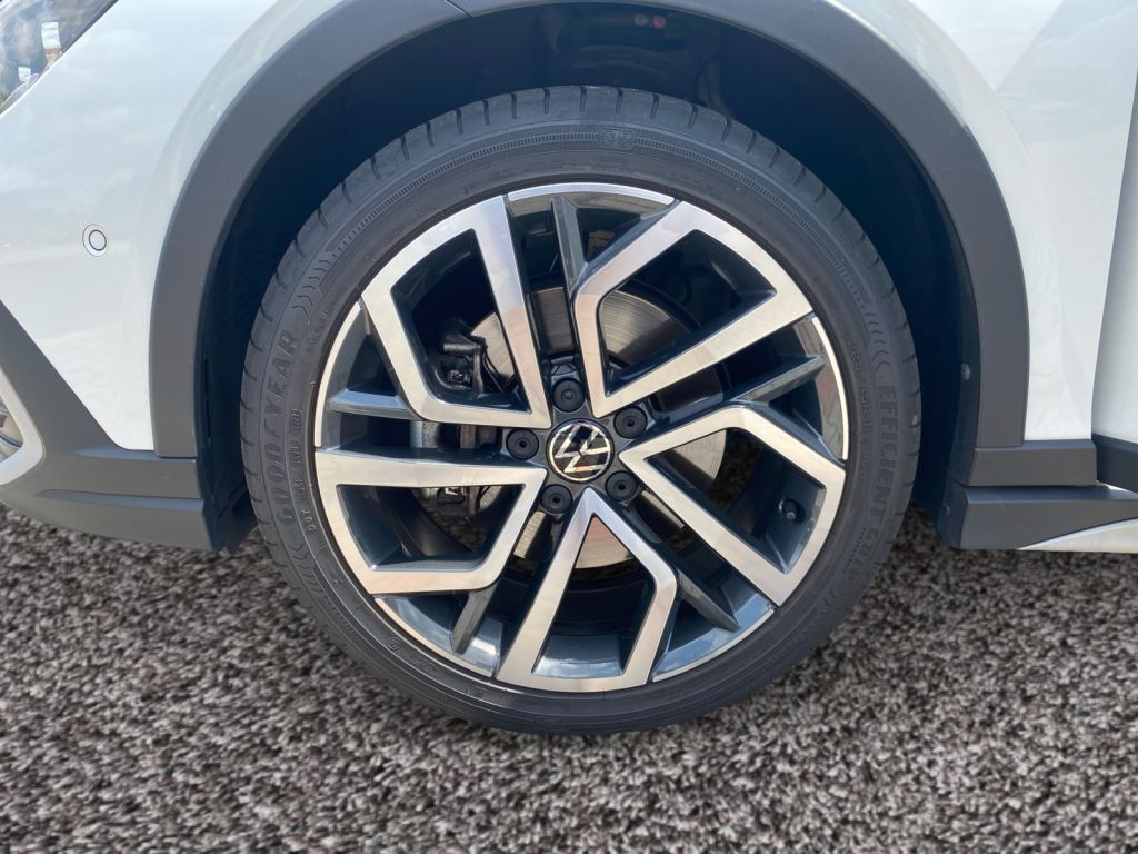Fahrzeugabbildung Volkswagen Golf Variant 2.0 TDI 4Motion SCR DSG Alltrack