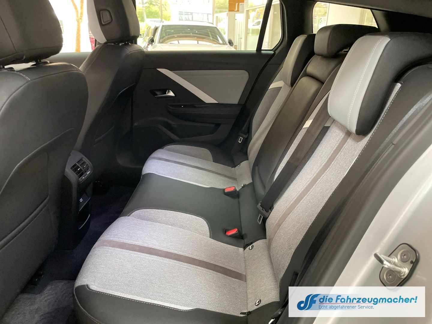 Fahrzeugabbildung Opel Astra L Sports Tourer Elegance Navi LED Apple Ca