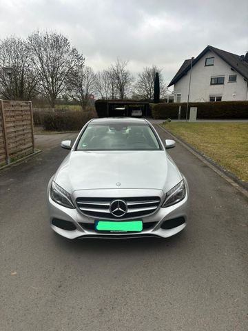 MERCEDES-BENZ Mercedes C220 d Automatik gute Ausstattung