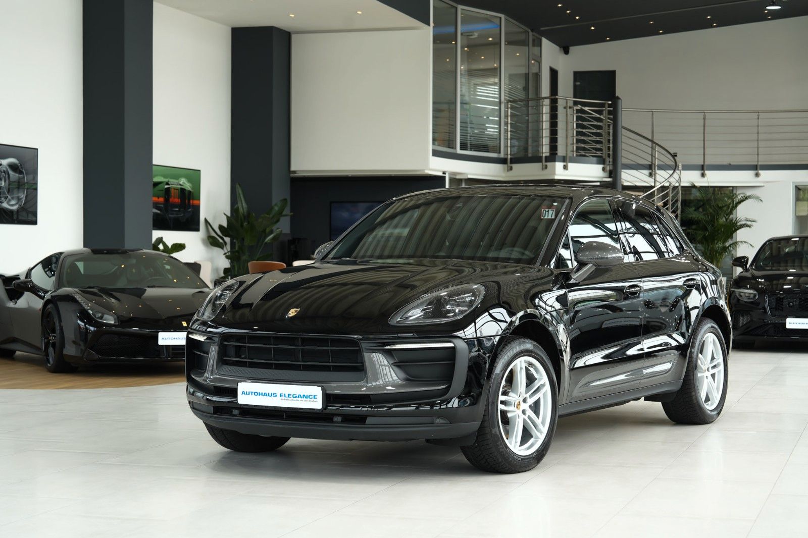 PORSCHE Macan T*SPORT-CHRONO*PANO*BOSE*PDLS+*KAM*1.HAND*