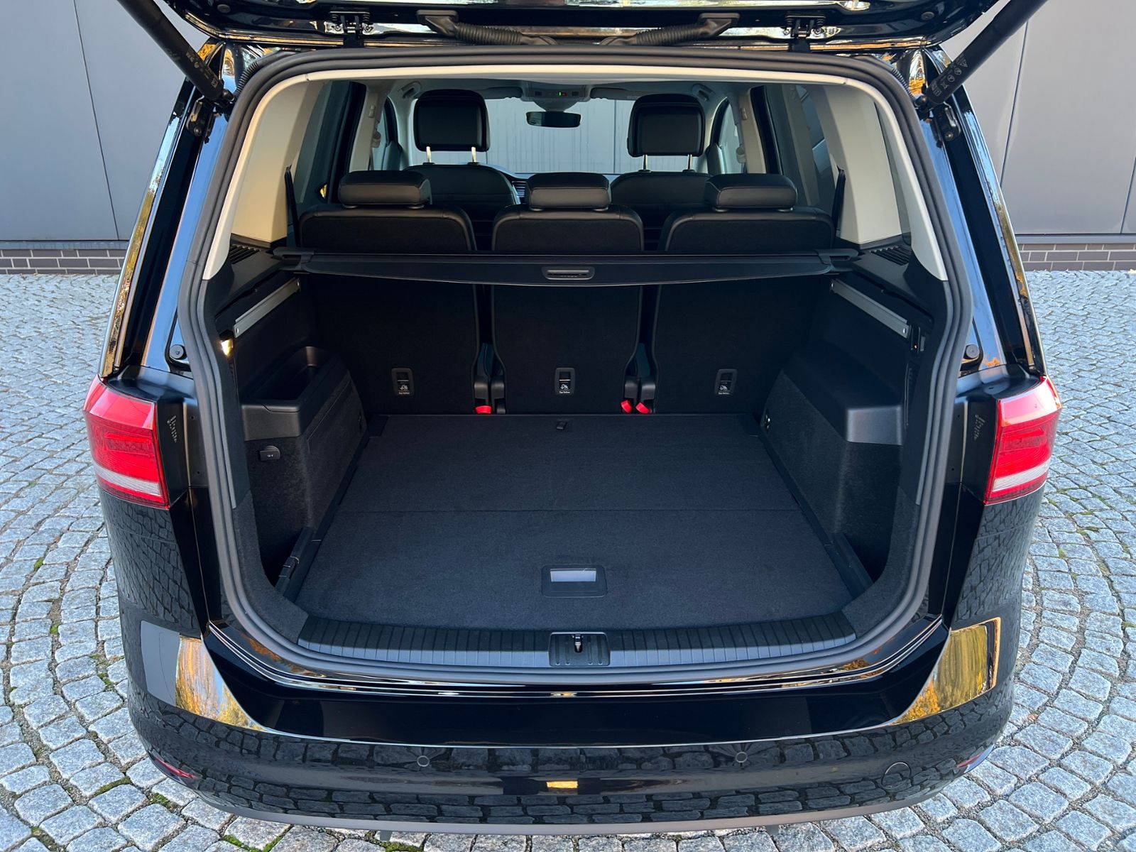 Fahrzeugabbildung Volkswagen Touran GOAL 1.5 TSI DSG *AHK, ACC, Kamera, 17''-