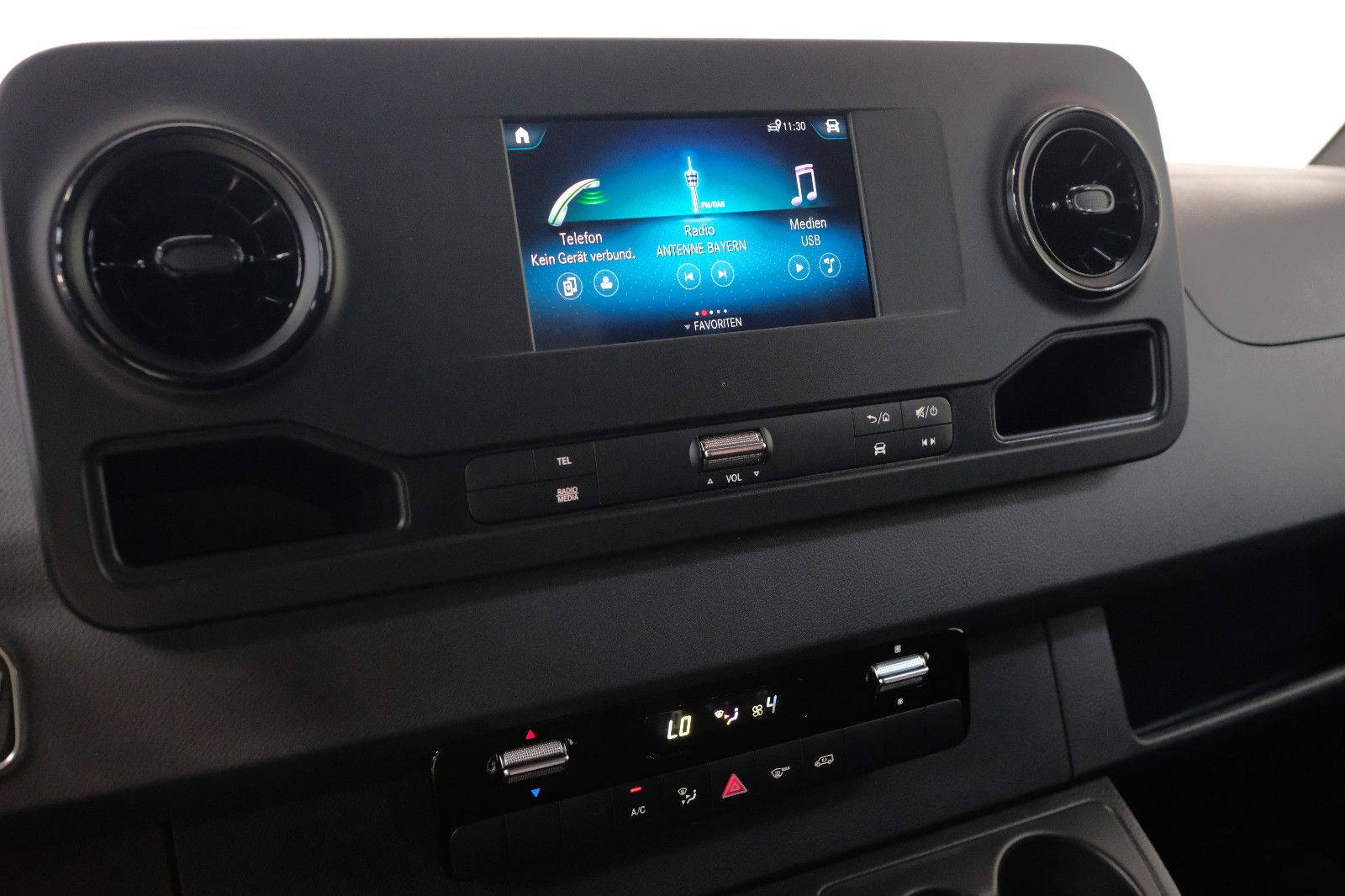 Fahrzeugabbildung Mercedes-Benz Sprinter 319 CDI Koffer Ladebordwand SOFORT