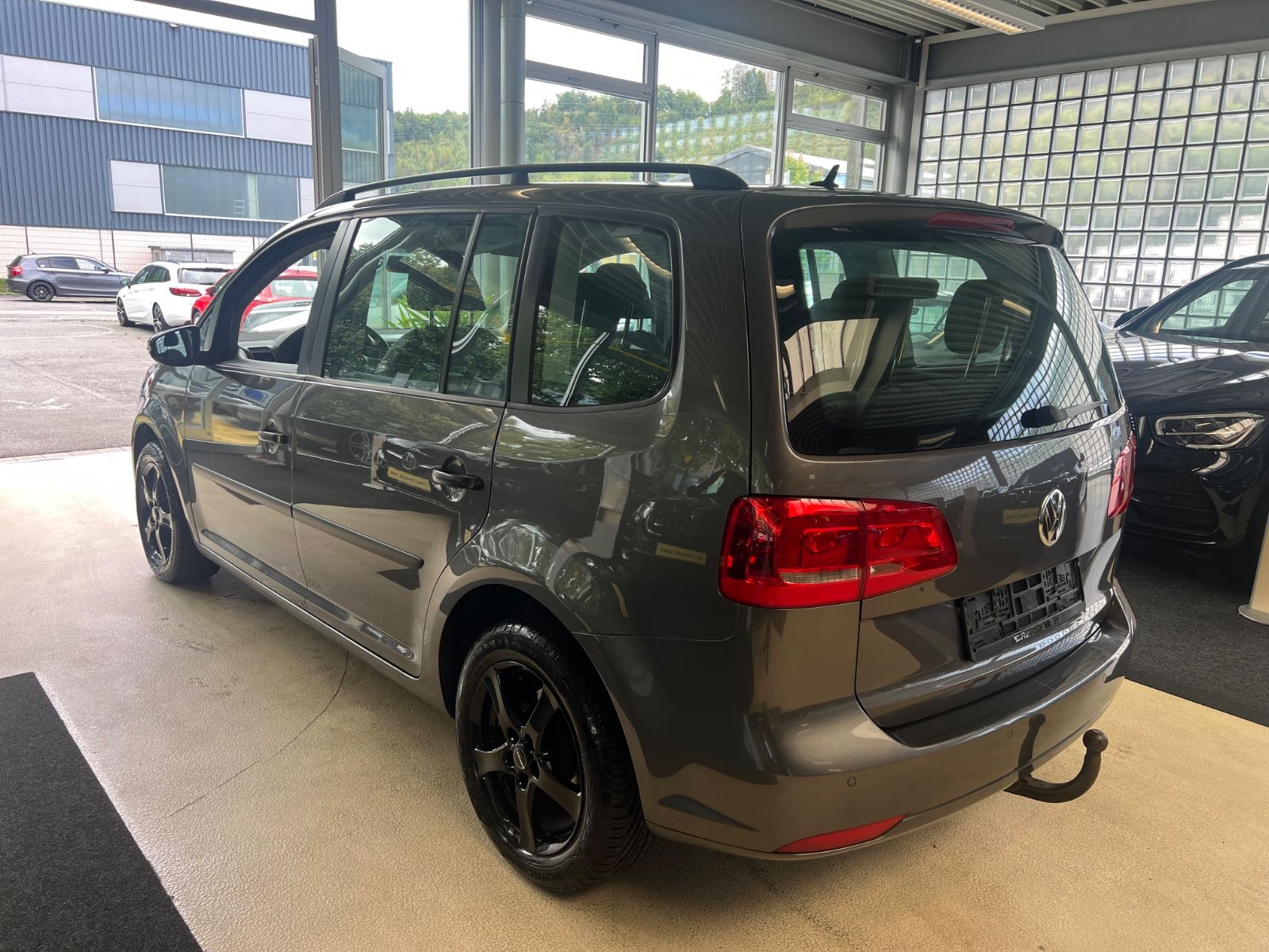 Fahrzeugabbildung Volkswagen Touran 1.6 TDI * 7.SITZER * SITZHEIZUNG *