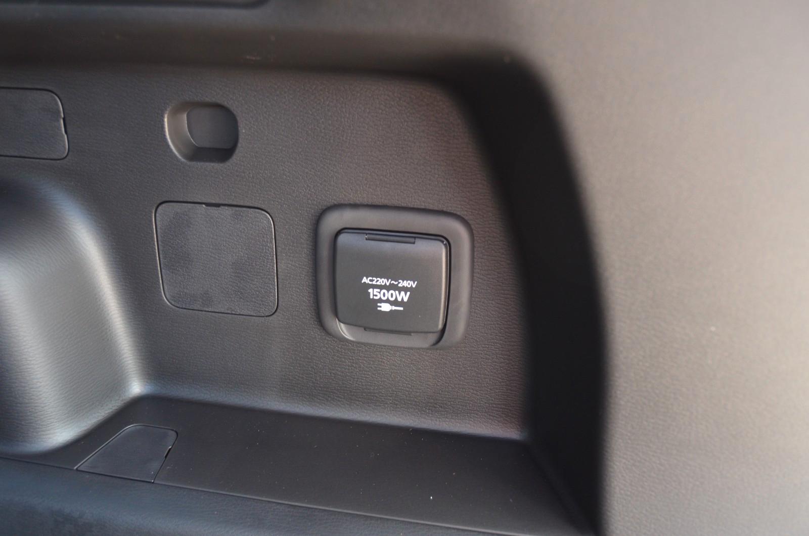 Mitsubishi Outlander 2.4 PHEV Select AT 4WD LED ele. Heck.