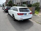 Mercedes-Benz E 220 d 4MATIC Avantgarde T Autom. Distronic AHK - Mercedes-Benz E 220 Gebrauchtwagen in Hannover