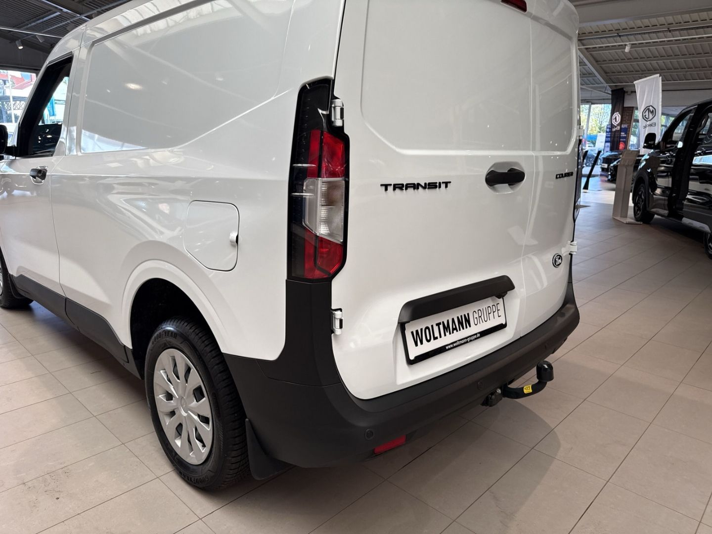 Fahrzeugabbildung Ford Transit Courier Trend AHK Apple CarPlay Android