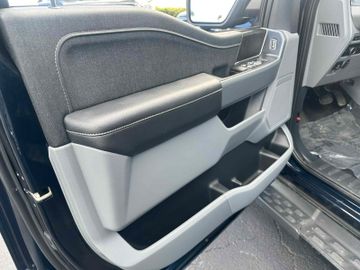 Ford F 150 Lightning SXT AWD  Elektro 2023 dunkelblau