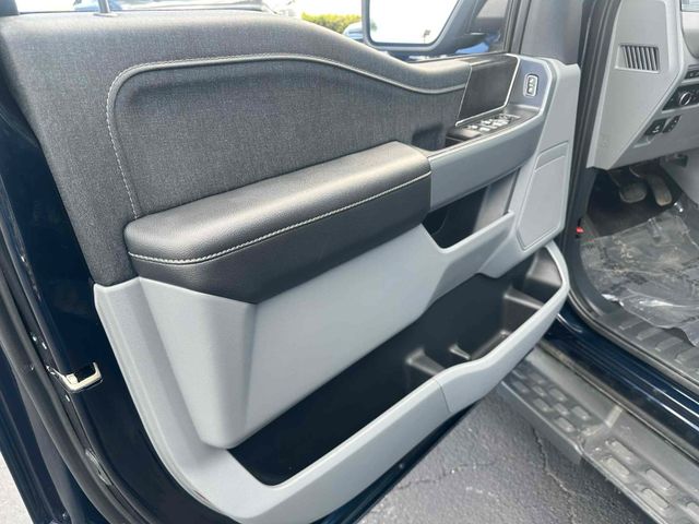 Ford F 150 Lightning SXT AWD  Elektro 2023 dunkelblau