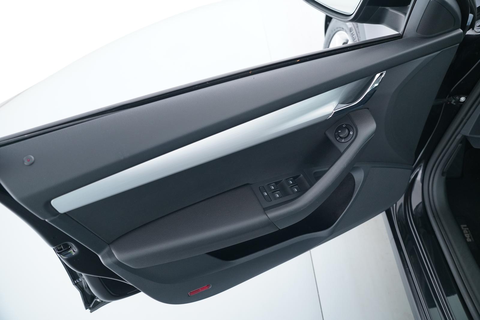 Skoda OCTAVIA COMBI TOUR 1.5TSI SCHECKHEFTGEPFLEGT uvm