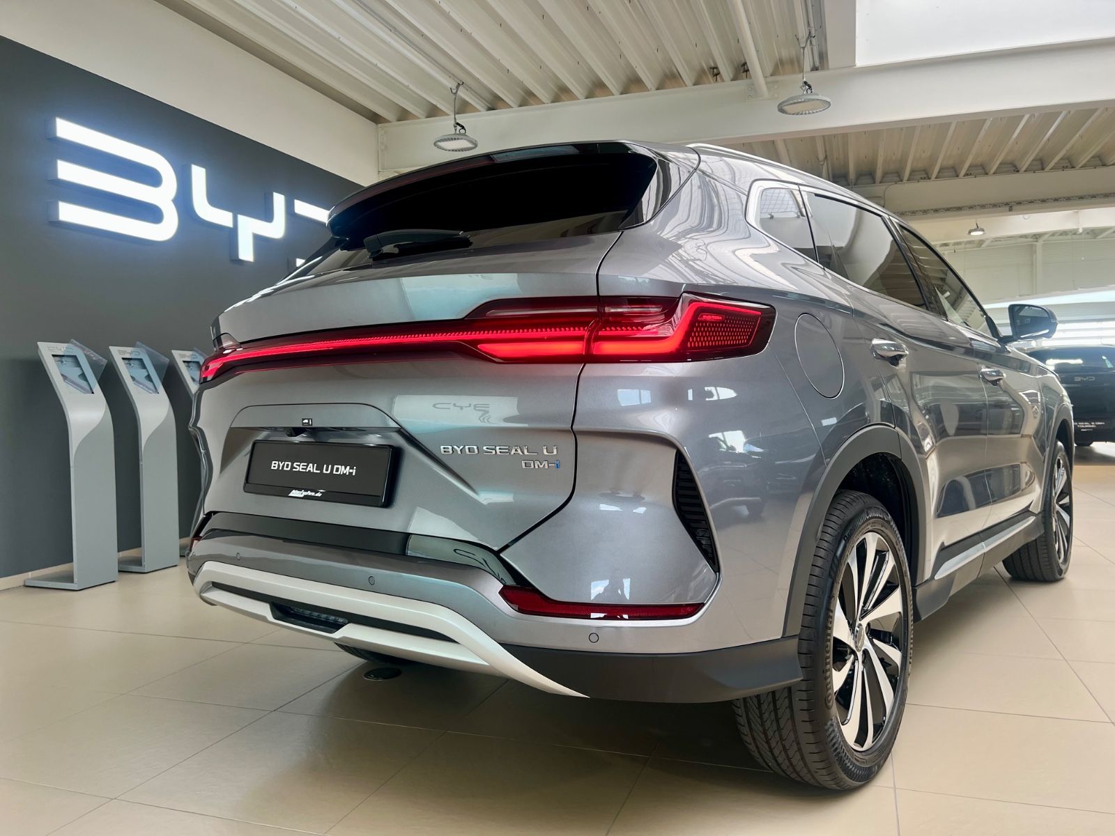 BYD SEAL U
