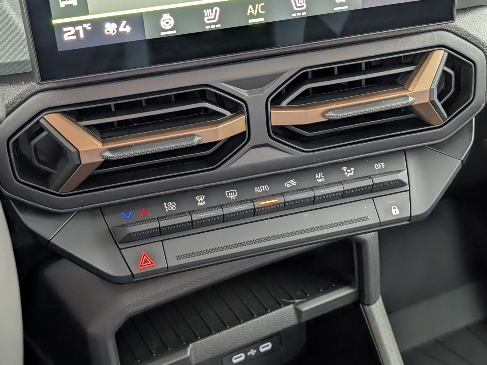 DACIA Duster Extreme Hybrid 155 Winter-Plus – Bild 18