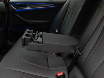 Fahrzeugabbildung BMW 520d M Sport Kamera DAB HiFi M Sportfahrwerk LED