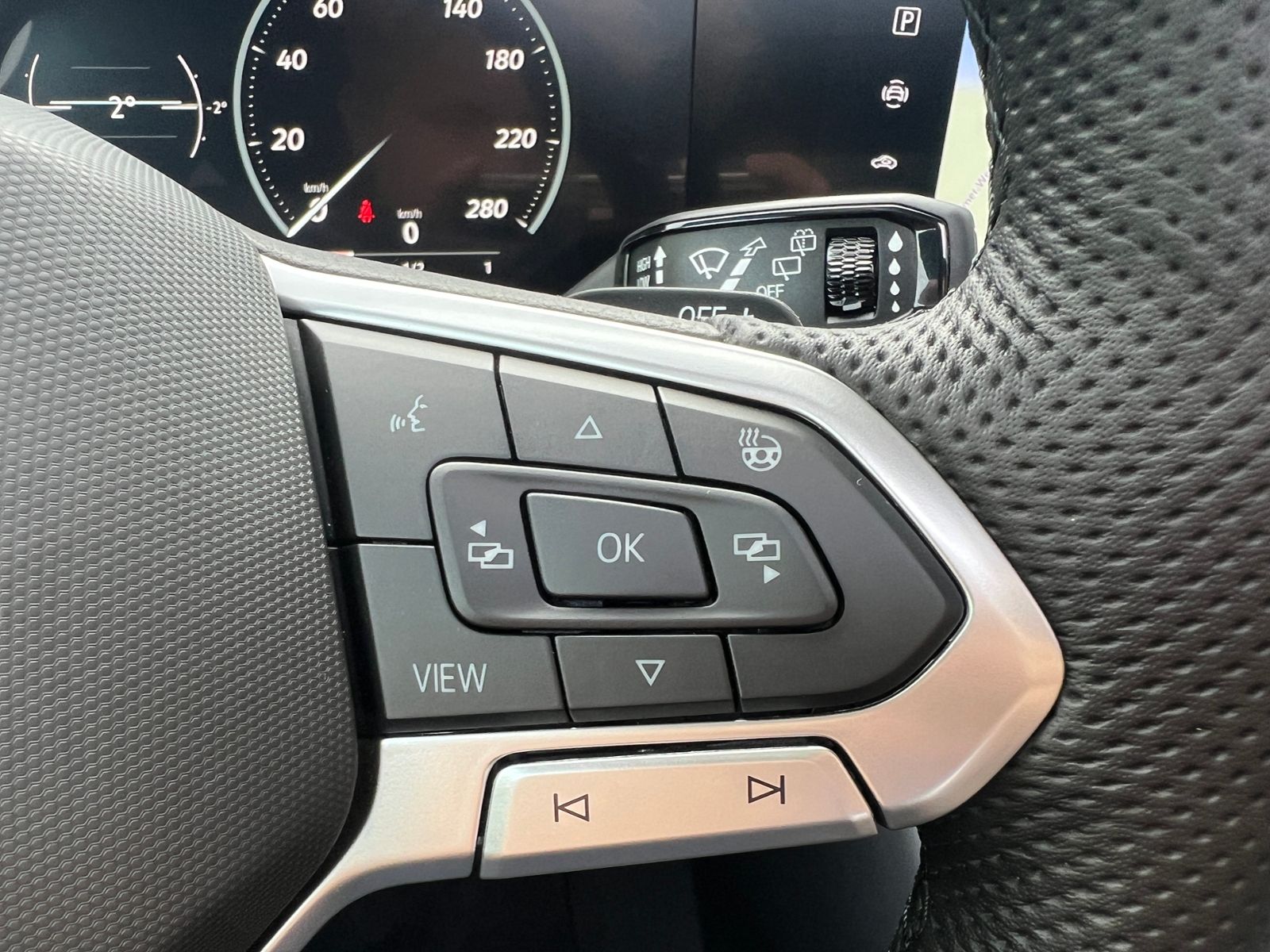 Fahrzeugabbildung Volkswagen Touareg R-Line 3.0 TDI *BlackStyle, AHK, Luft, P