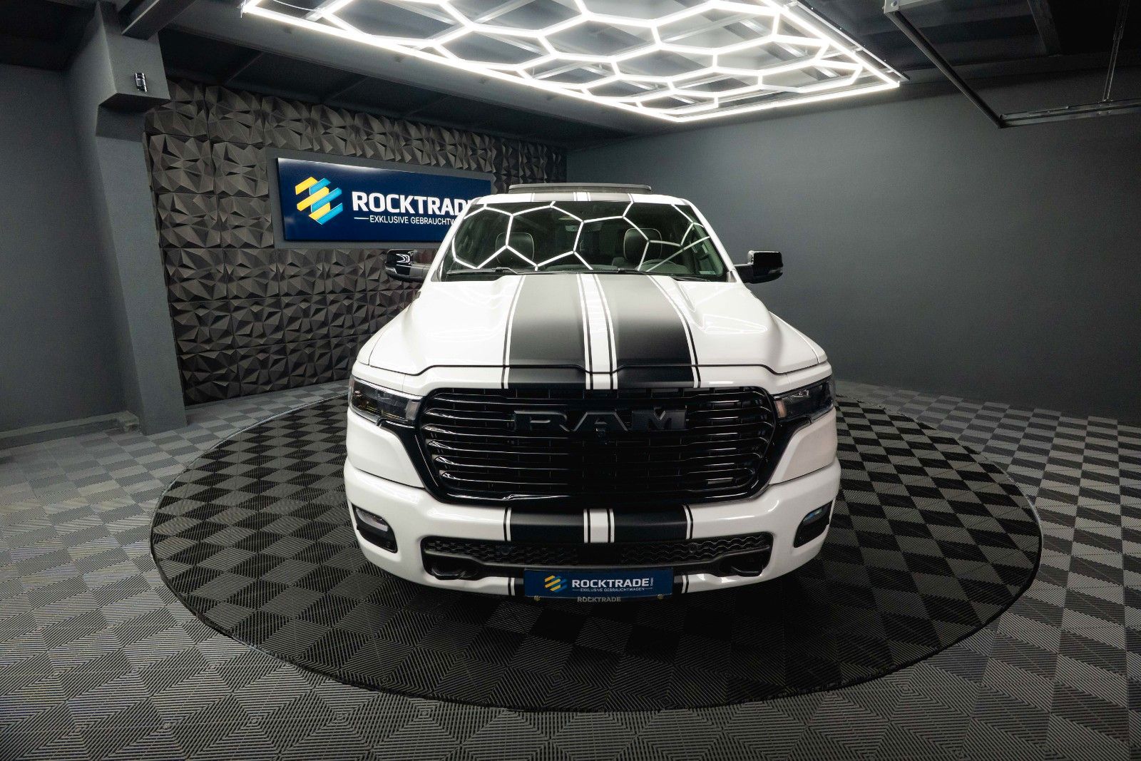 Fahrzeugabbildung Dodge RAM 3.0 MY 25 TWIN TURBO LARAMIE Night Pano ACC
