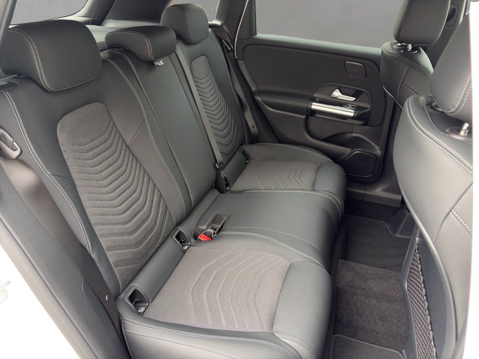 Fahrzeugabbildung Mercedes-Benz B 200 Progressive Plus Keyless AHK PTS Kamera