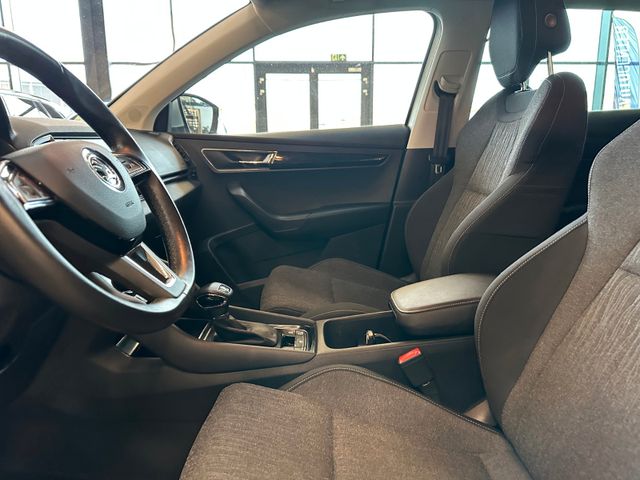 Skoda Karoq Style 4x4 *AHK*LED*Klima*SHZ*Navi*Kamera*