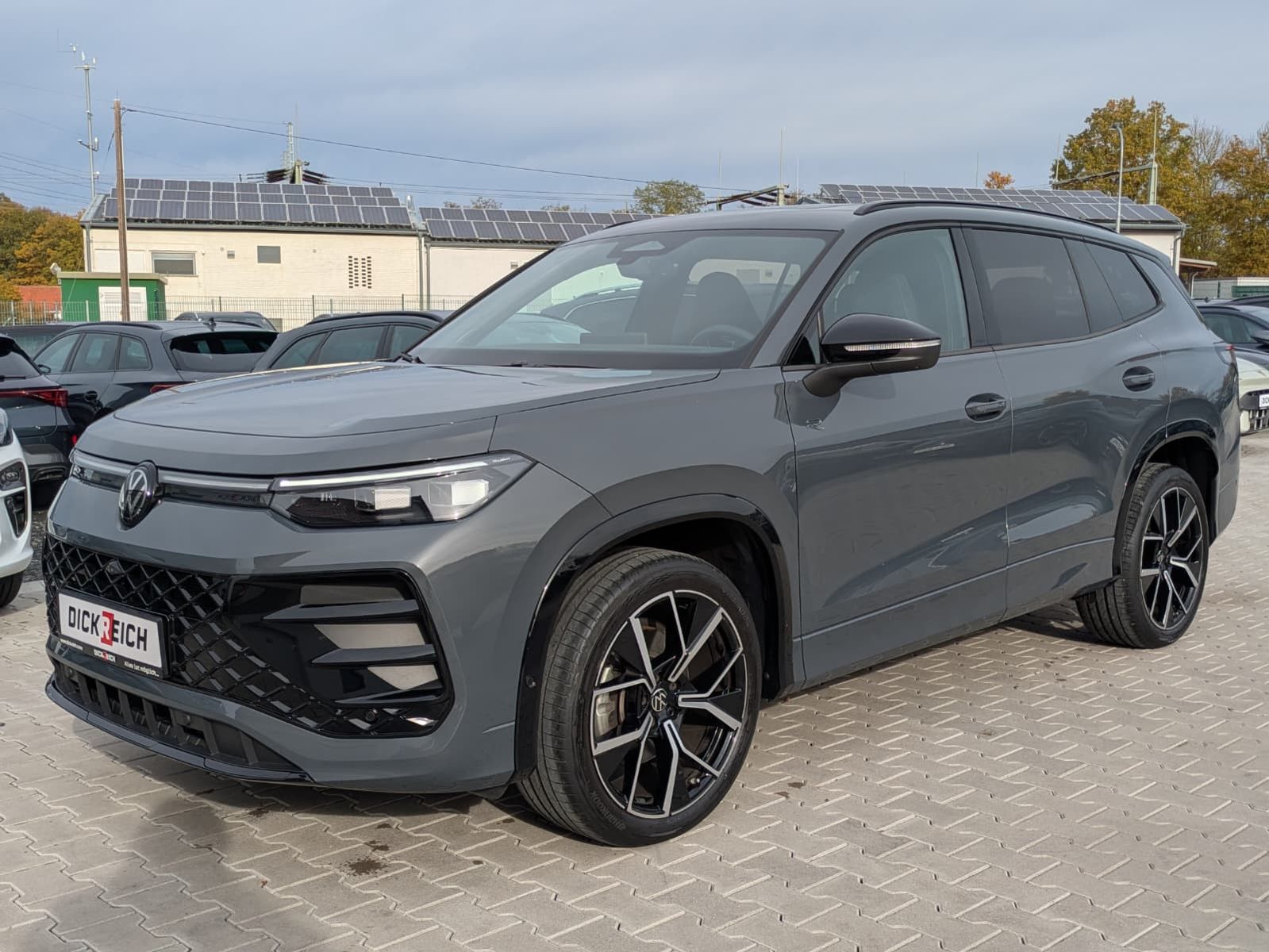 Fahrzeugabbildung Volkswagen Tayron 2.0 TDI 4M R-Line 7Si*MATRIX*AHK*PANO*HUD