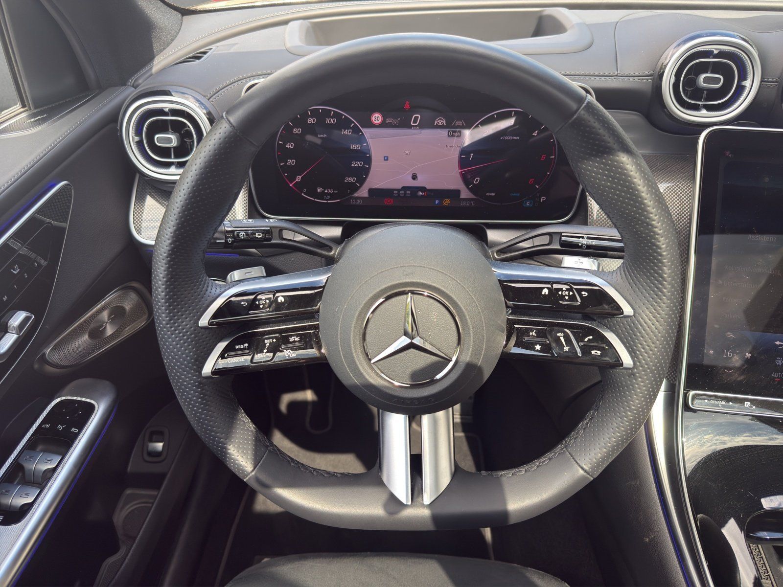Fahrzeugabbildung Mercedes-Benz GLC450d AMG Prem+ DISTRO Pano AHK Memo HUD KeyGo