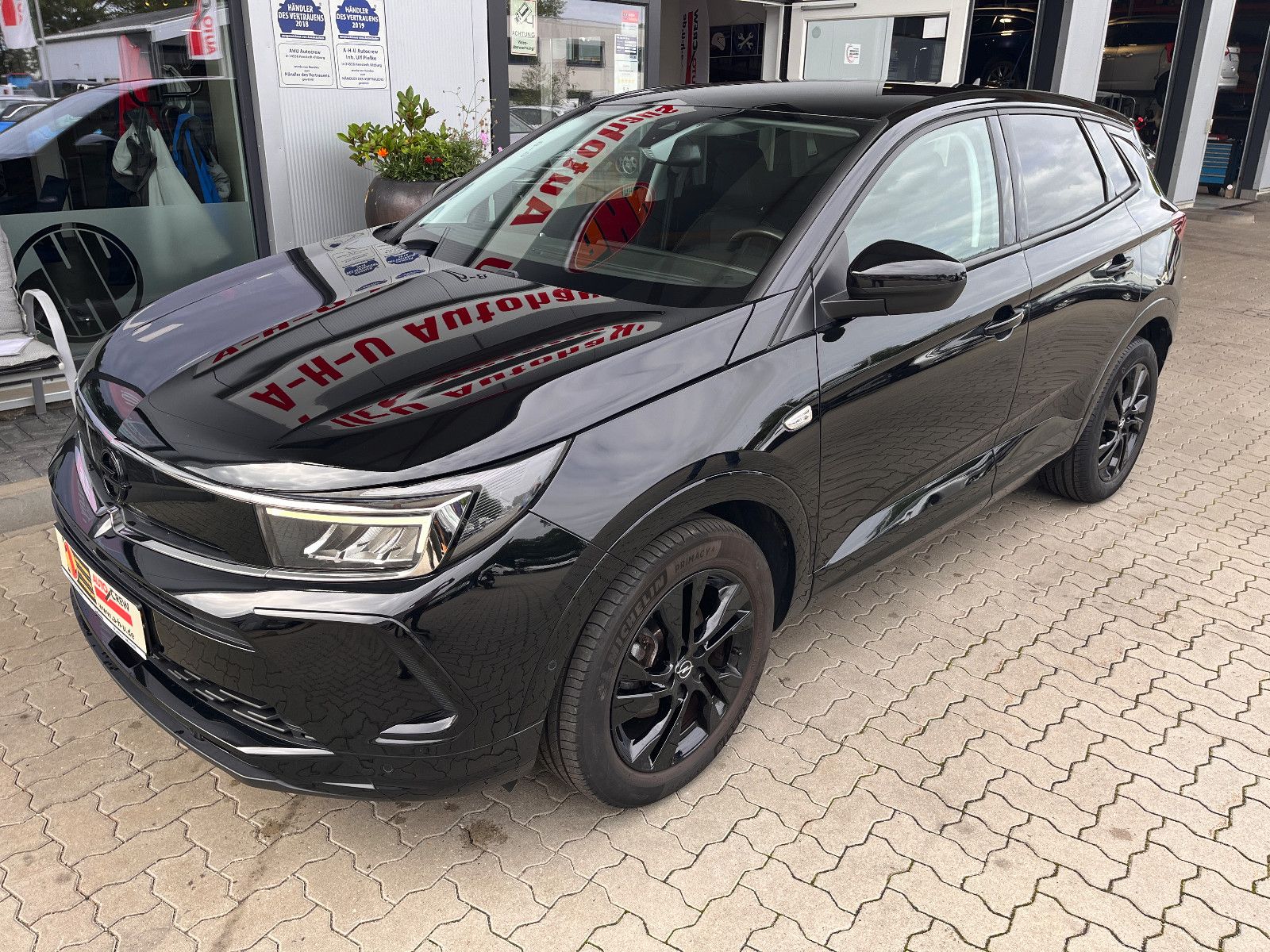 Fahrzeugabbildung Opel Grandland GS-Line 1.2 Automatik