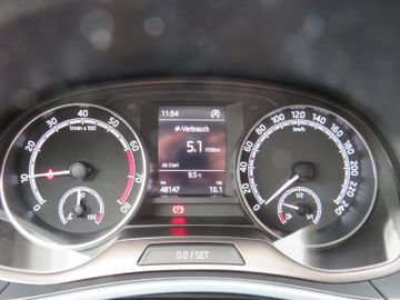 Fahrzeugabbildung SKODA Fabia Combi Ambition DAB GJ-RÄDER PDC SITZH 1.HD