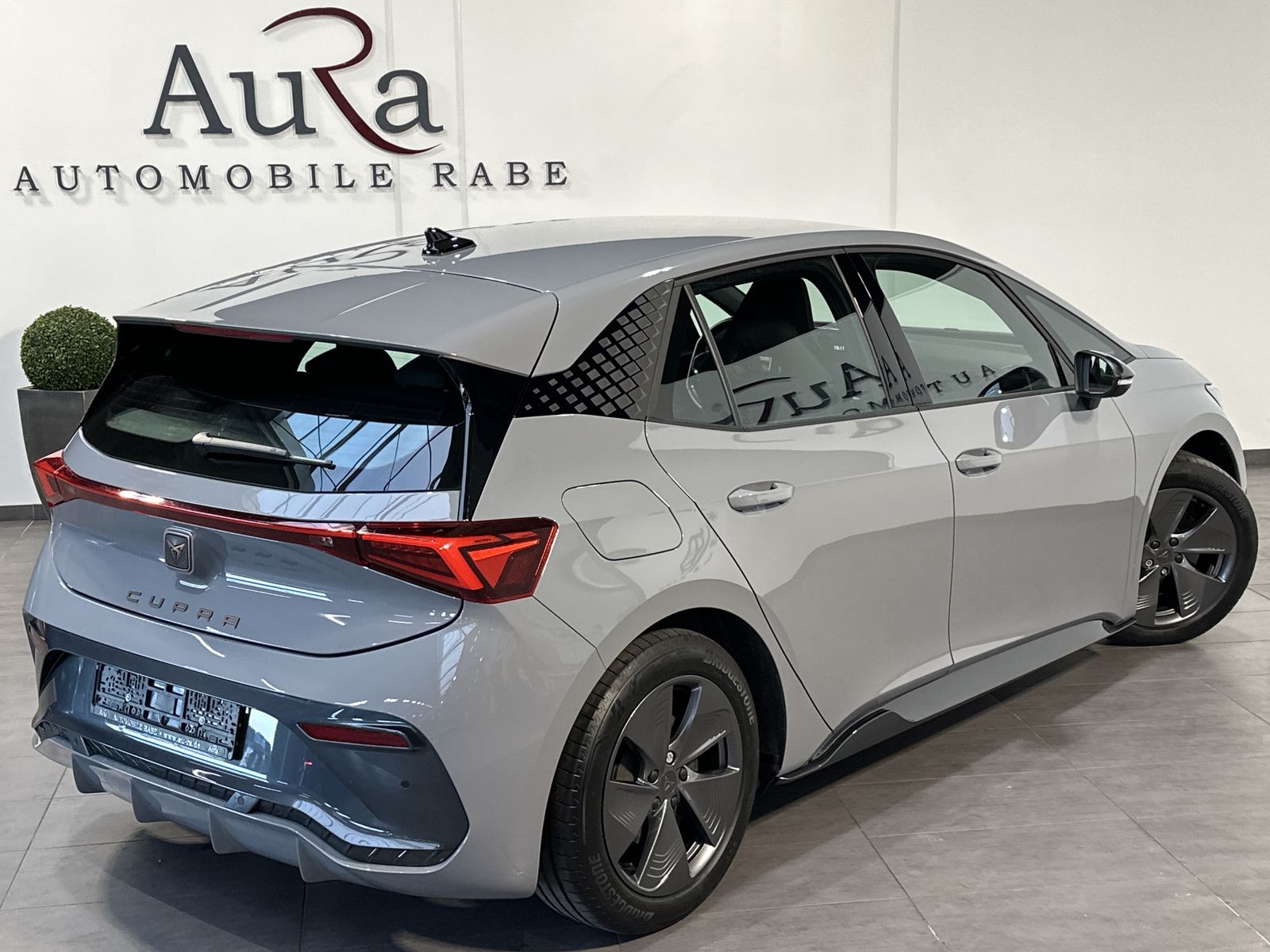 Fahrzeugabbildung CUPRA Born NAV+LED+V-COCKPIT+1HD+18ZOLL+PP+TEMPOMAT