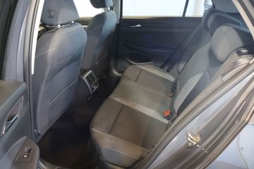 Volkswagen Golf VIII 2.0 TDI Active HUD+AID+MATRIX+PANO+AHK