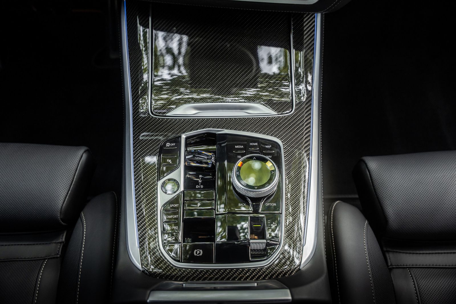 Fahrzeugabbildung BMW X5 40d xDrive M-SPORT PRO|AHK|CARBON|LUFT|ICONIC