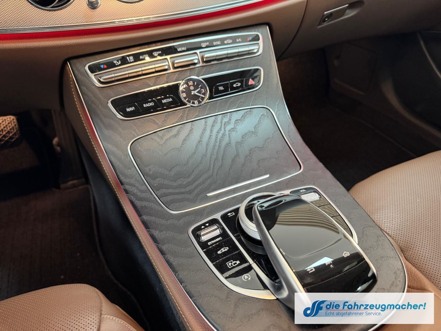 Fahrzeugabbildung Mercedes-Benz E 400 4Matic EU6d-T Luftfederung AD Niveau Navi