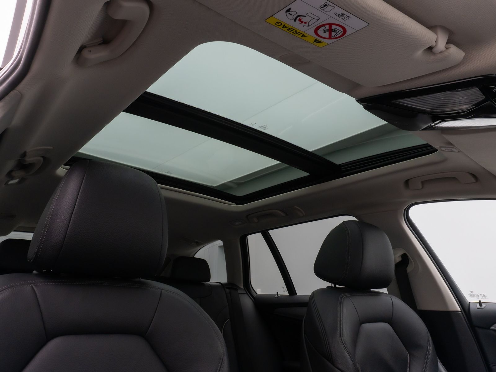 Fahrzeugabbildung BMW 520d xD Panorama Kamera HUD DAB H/K AHK Leder