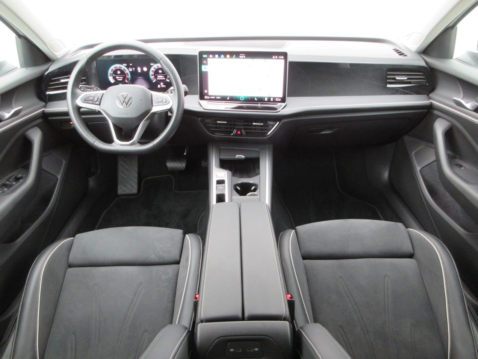 Passat Variant 1.5 eTSI DSG IQ.DRIVE/AHK/LED/NAV