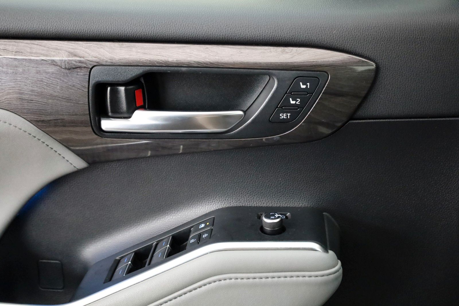 Fahrzeugabbildung Toyota Highlander Hybrid Executive,Sitzlüft,7Sitz,Kamer
