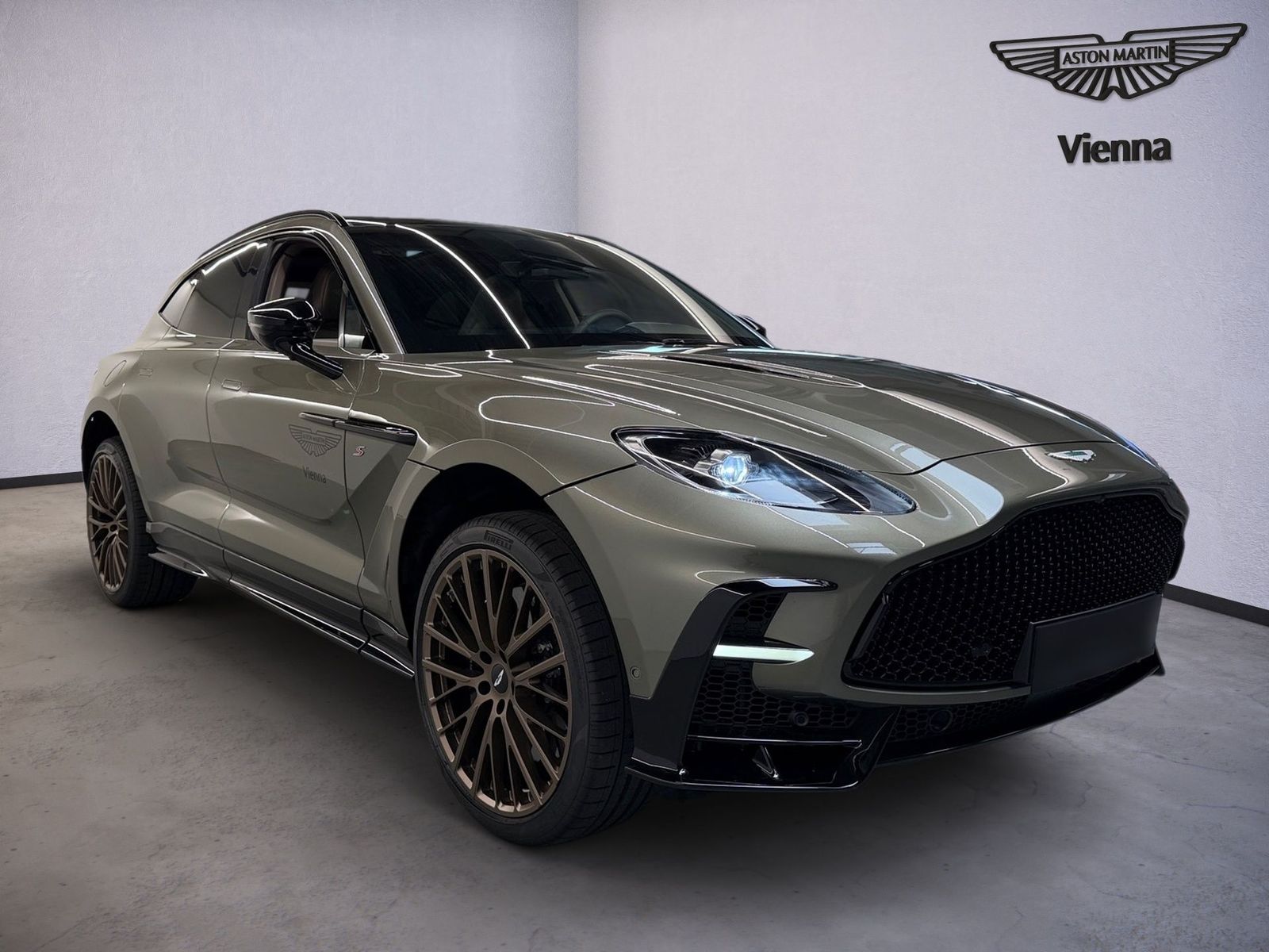 Aston Martin DBX S | Titanium Grey | PANO | 23" imagem 2