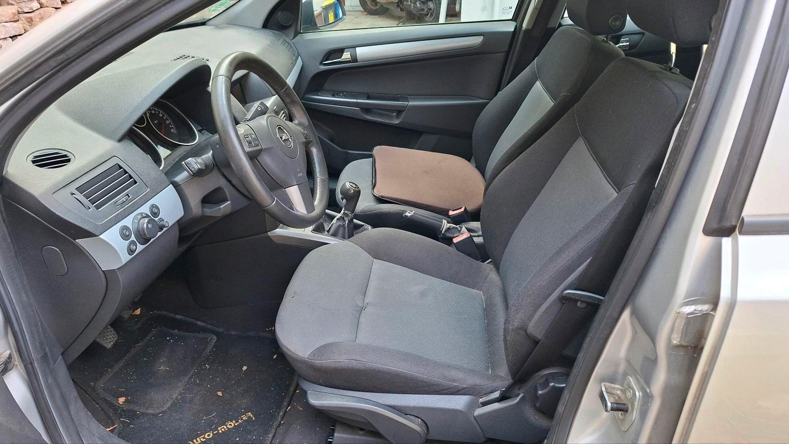 Opel Astra 2005 — photo 7