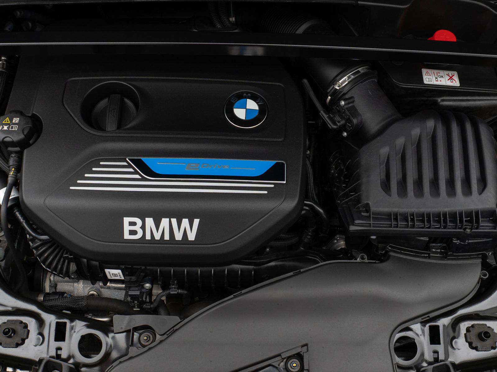 Fahrzeugabbildung BMW X2 xD25e M Sport HUD DAB HiFi LED Alarm 20Zoll