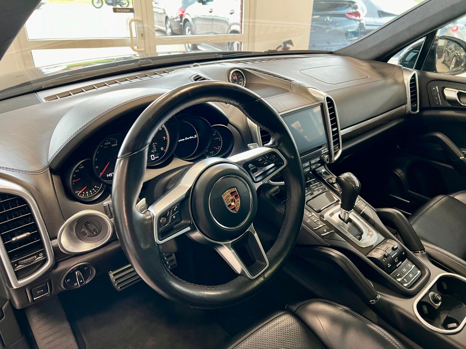Fahrzeugabbildung Porsche Cayenne Turbo S SportDesign/Panorama/21Zoll