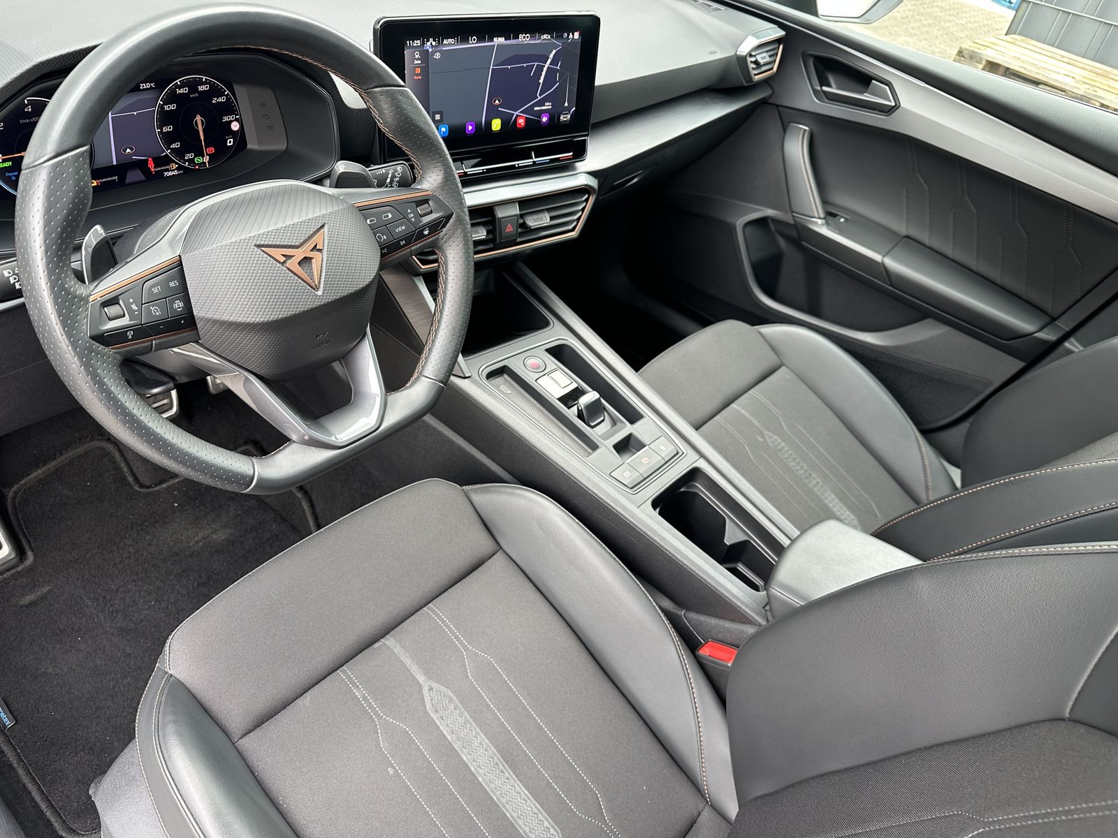 Fahrzeugabbildung CUPRA Leon SpT 1.4 TSI e-Hybrid VZ NAV+LED+ACC+PANO+SH