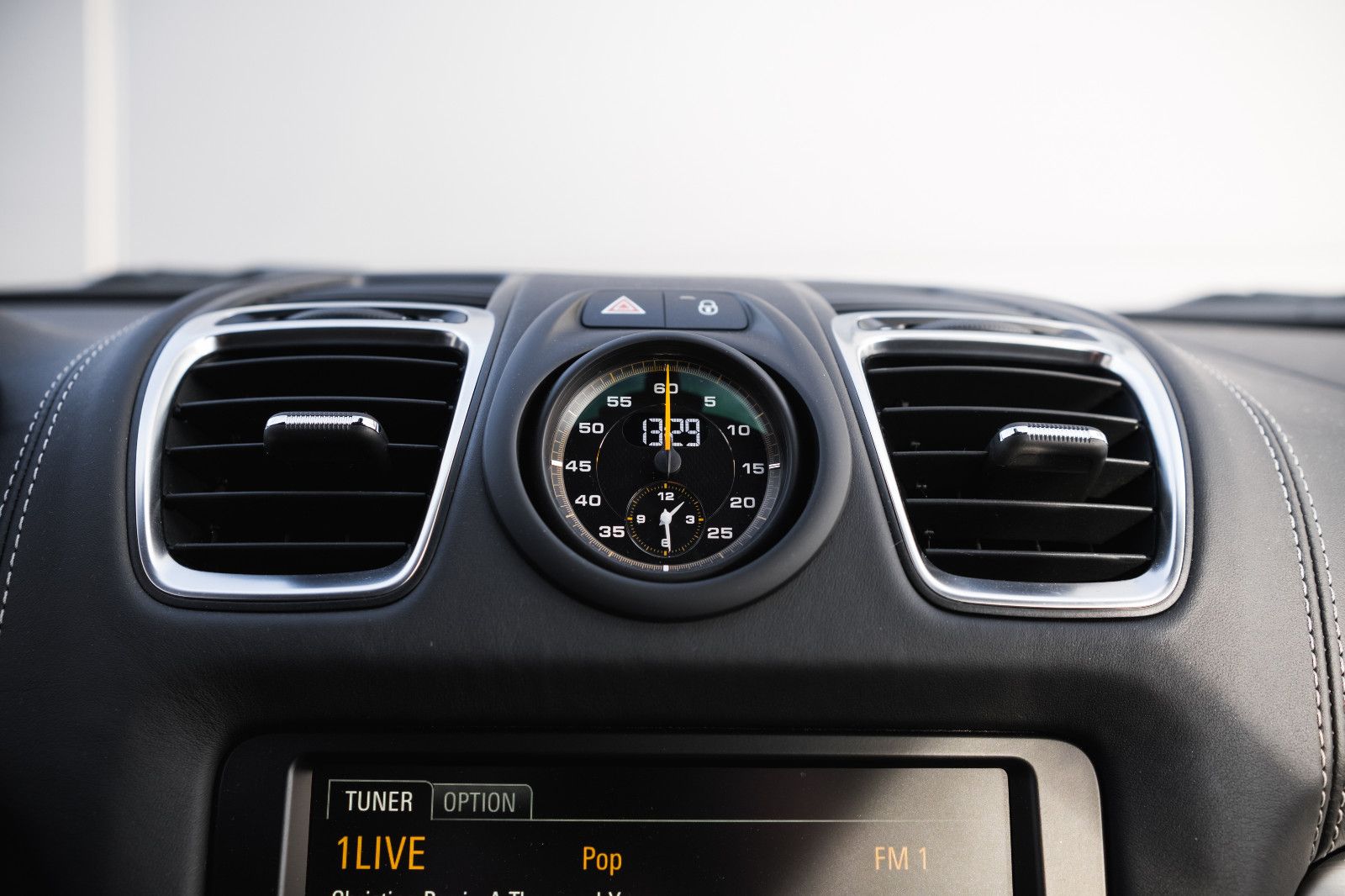 Fahrzeugabbildung Porsche Cayman GT4-Steuer ausw.-wenig KM-Approved