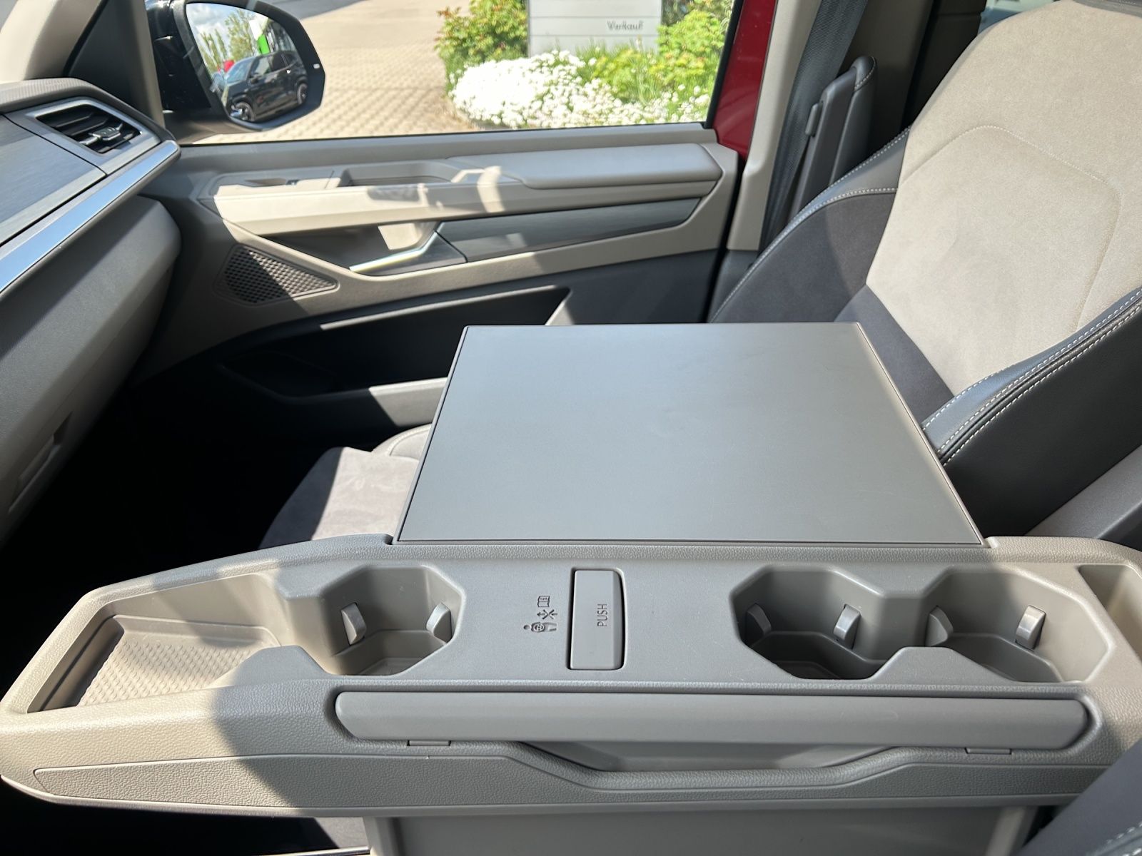 Fahrzeugabbildung Volkswagen T7 Multivan eHybrid ENERGETIC  DSG LED STANDH NA