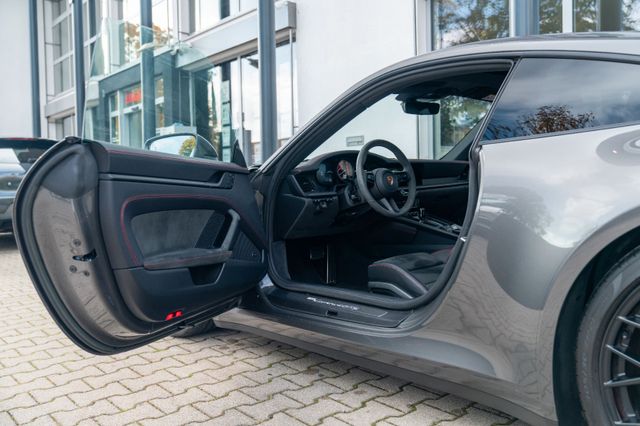 Porsche 992 Carrera 4 GTS/ MATRIX/ 18-WEGE/ LIFT/ BOSE Porsche 992 Carrera 4 GTS/ MATRIX/ 18-WEGE/ LIFT/ BOSE