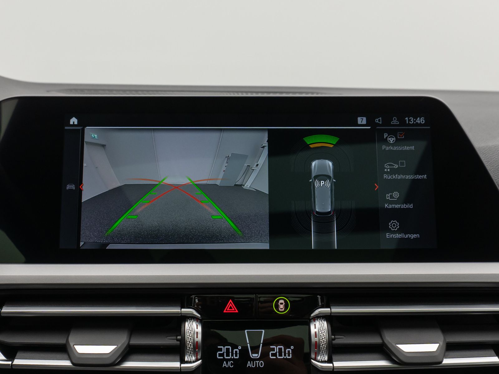 Fahrzeugabbildung BMW 318i GeschwindigReg DAB Alarm Kamera Sportsitz