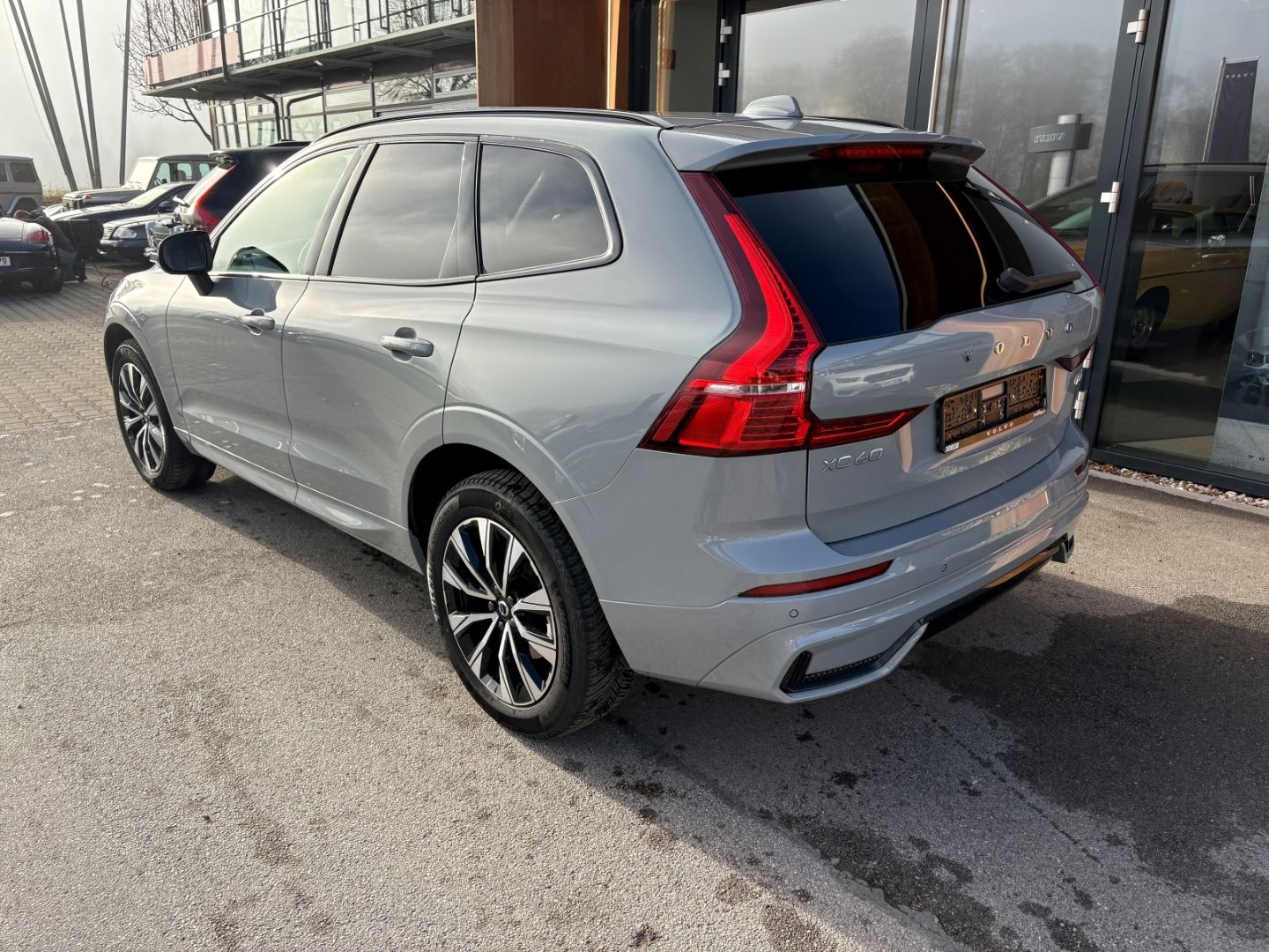 Volvo XC60 Plus Dark AWD B4 Diesel EU6d StandHZG Leder foto 4