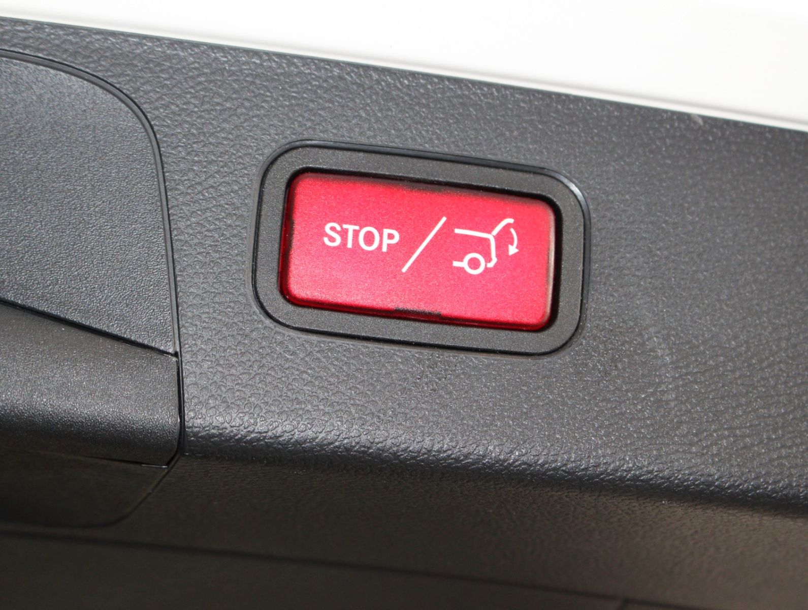 Fahrzeugabbildung Mercedes-Benz GLC 220d 4Matic AMG Line Standhzg.*Distronic*360