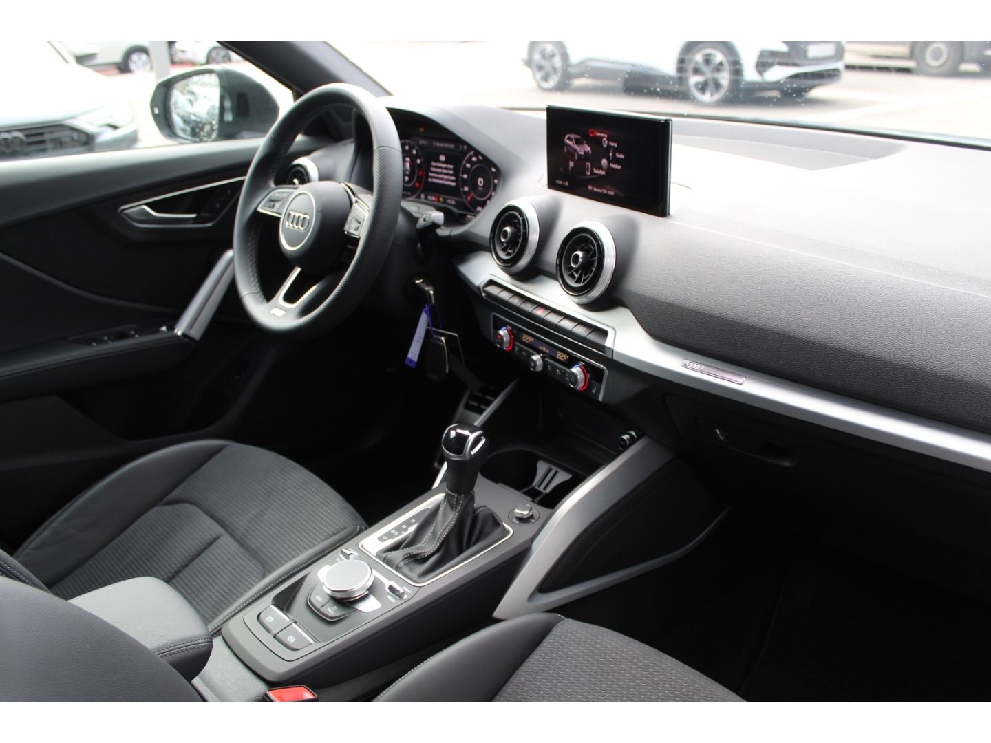 Q2 35TFSI Str. Assistenz*Navi*S-Line*Stylepaket!